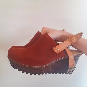 NWOT 70s style clogs